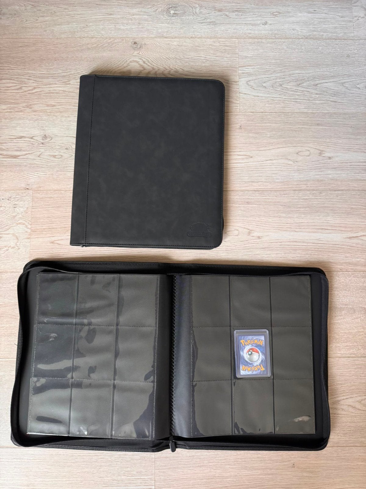 GleamVault Toploader map / binder . Plek voor 360 kaarten, Ophalen of Verzenden, Nieuw, Boek of Catalogus, Foil