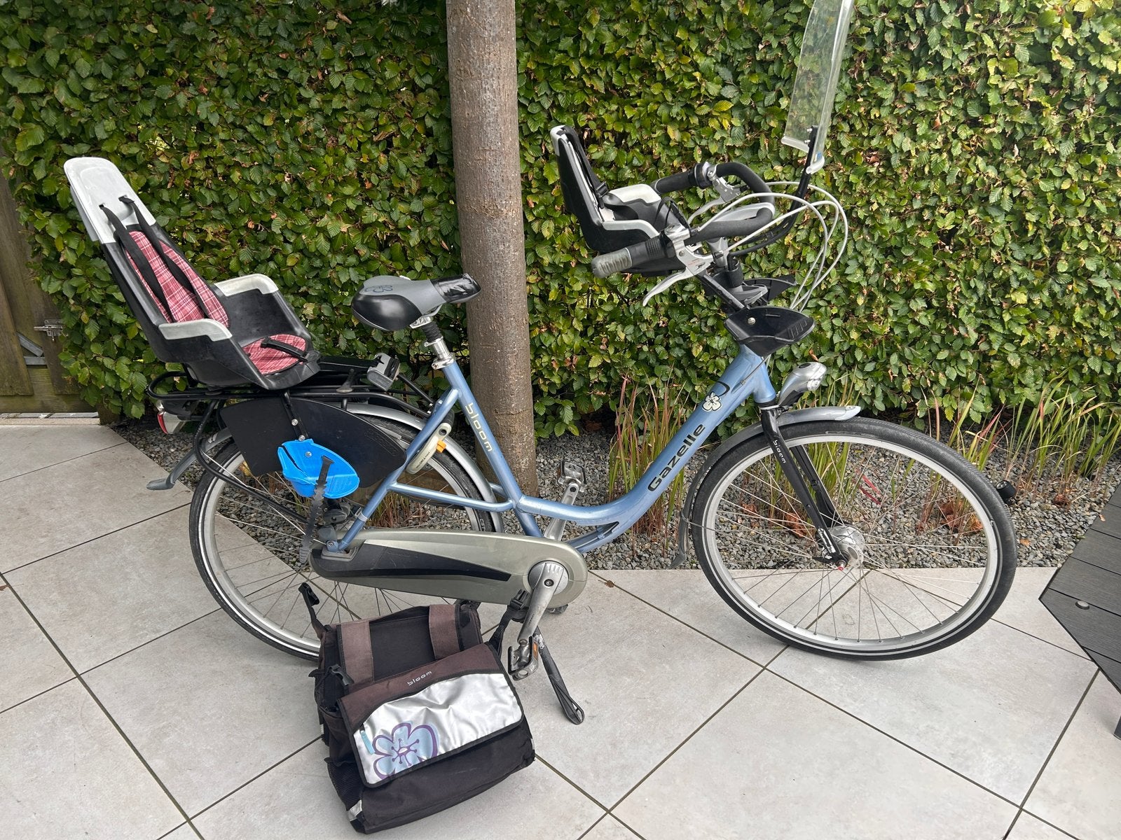 Gazelle Bloom 57 mamafiets met Kinderzitjes en Fietstassen, Ophalen, 2 zitjes, Gebruikt, Windscherm