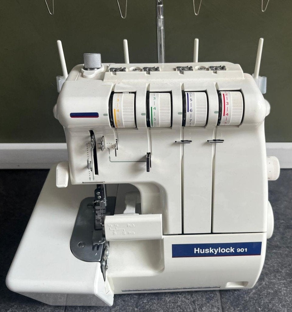 Husqvarna Huskylock 901 Lockmachine - Zo goed als nieuw, Hobby en Vrije tijd, Ophalen, Zo goed als nieuw, Lockmachine, Husqvarna