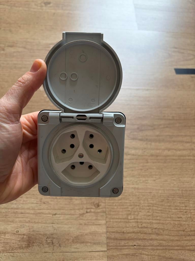 Feller NUP 3xT13 stekkerdoos ip55, Doe-het-zelf en Verbouw, Elektra en Kabels, Ophalen of Verzenden, Nieuw