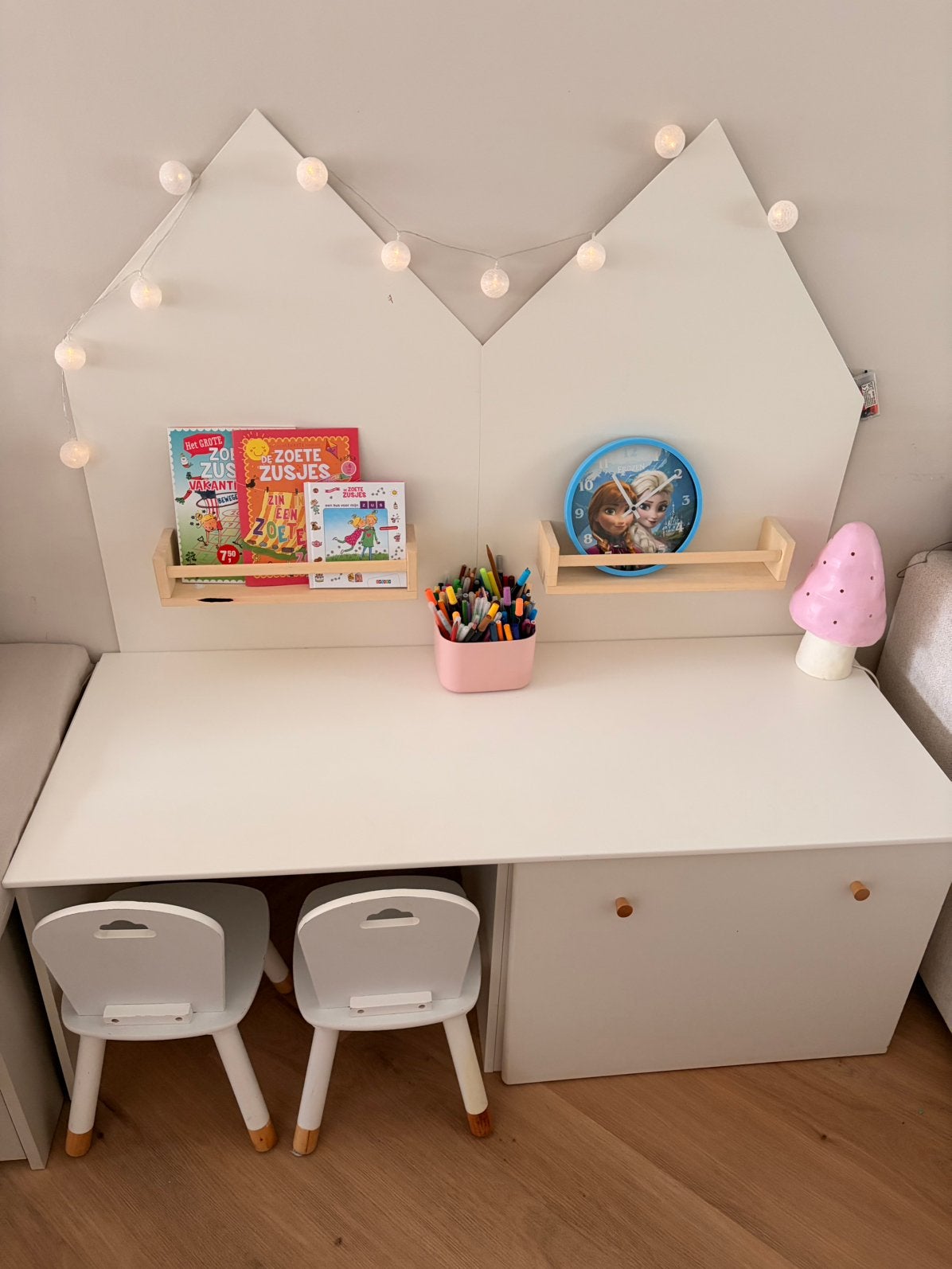 Kinderbureau met speelgoedkist, Ophalen, Zo goed als nieuw, Overige typen