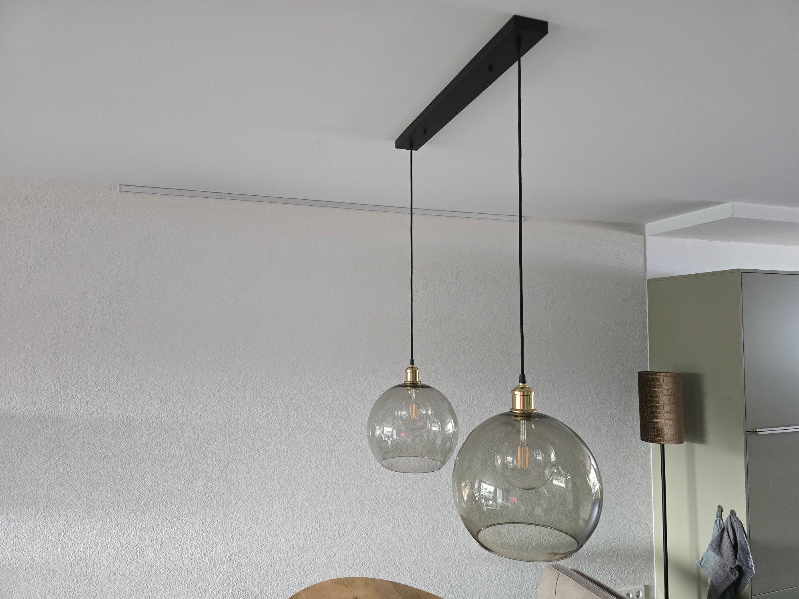 Mooie hanglamp met twee glazen bollen voor boven eettafel, Ophalen, Zo goed als nieuw, Glas, E27 (groot)