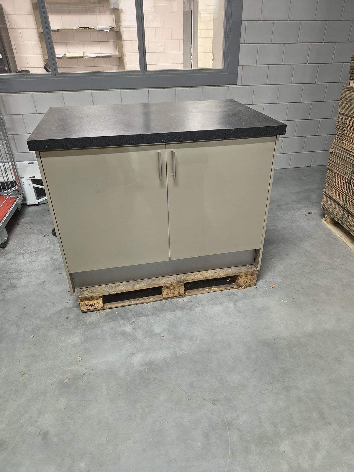 Compact keukenblok met donker blad - Zo goed als nieuw, Overige kleuren, Overige typen, Ophalen of Verzenden, Zo goed als nieuw