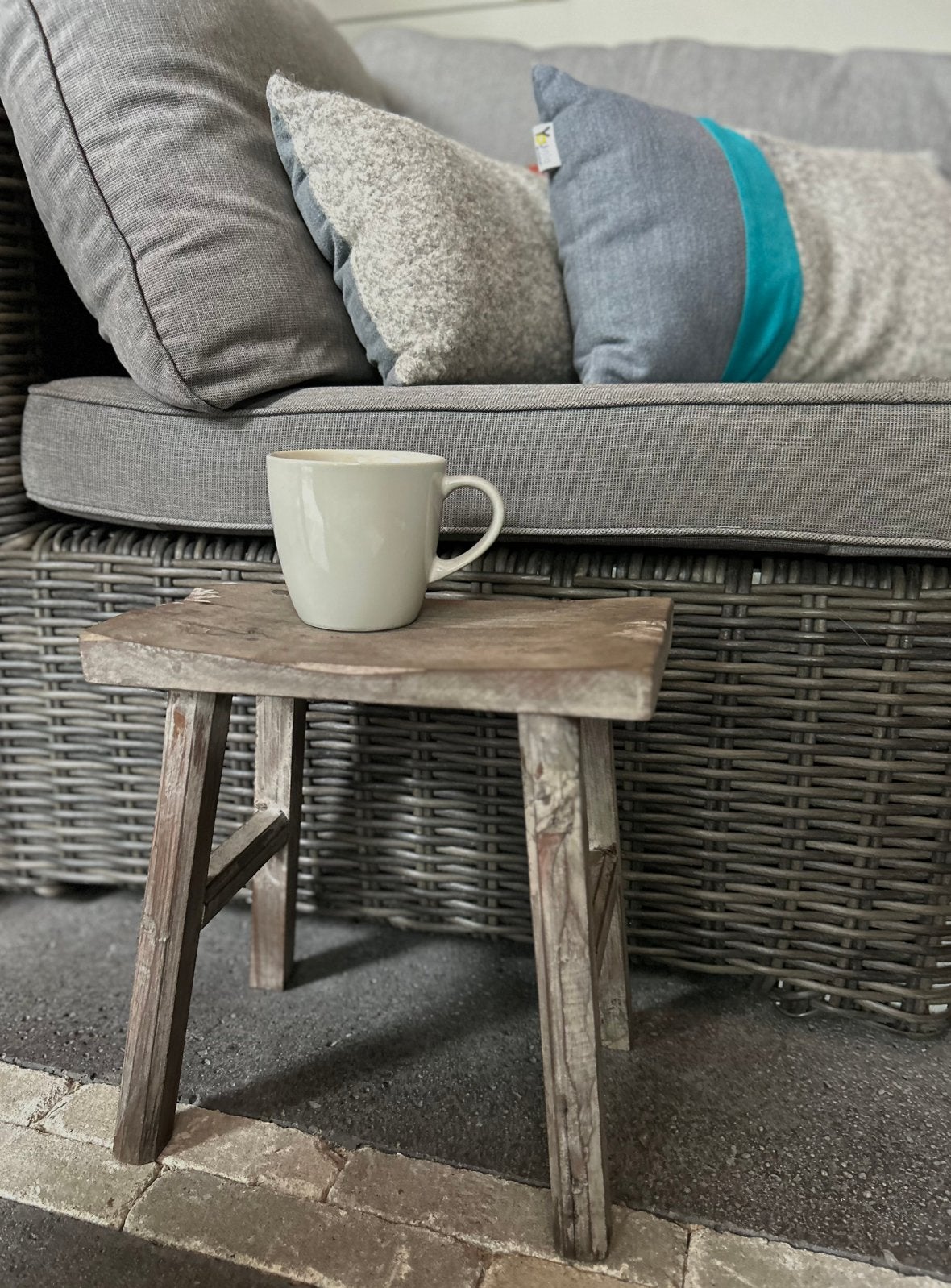 Landelijk krukje bijzettafeltje vergrijst sleets imperfect, Ophalen of Verzenden, Zo goed als nieuw, Hout