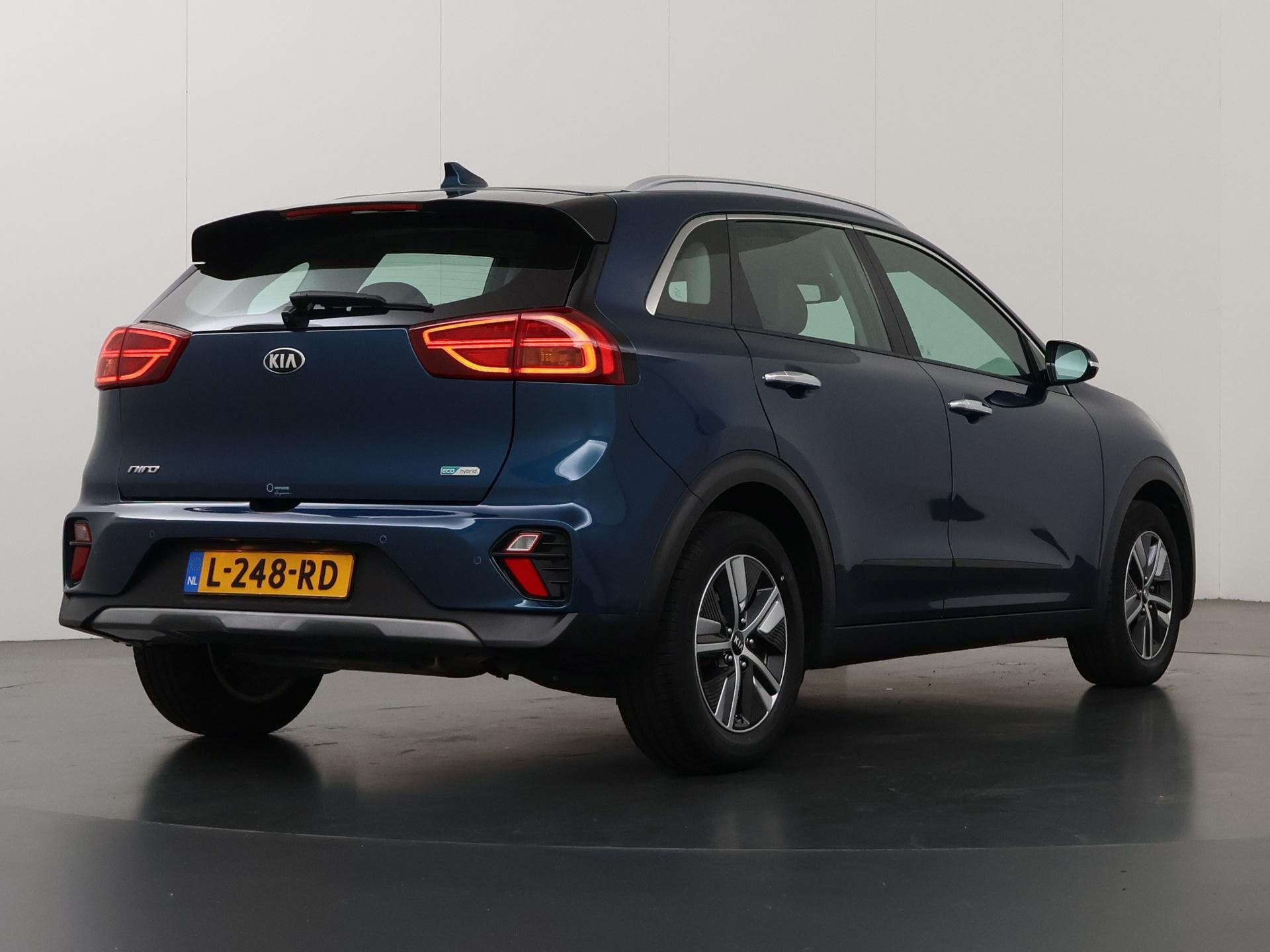 Foto 2 van Kia Niro 1.6 GDi Hybrid DynamicLine | Navigatie | Parkeercam