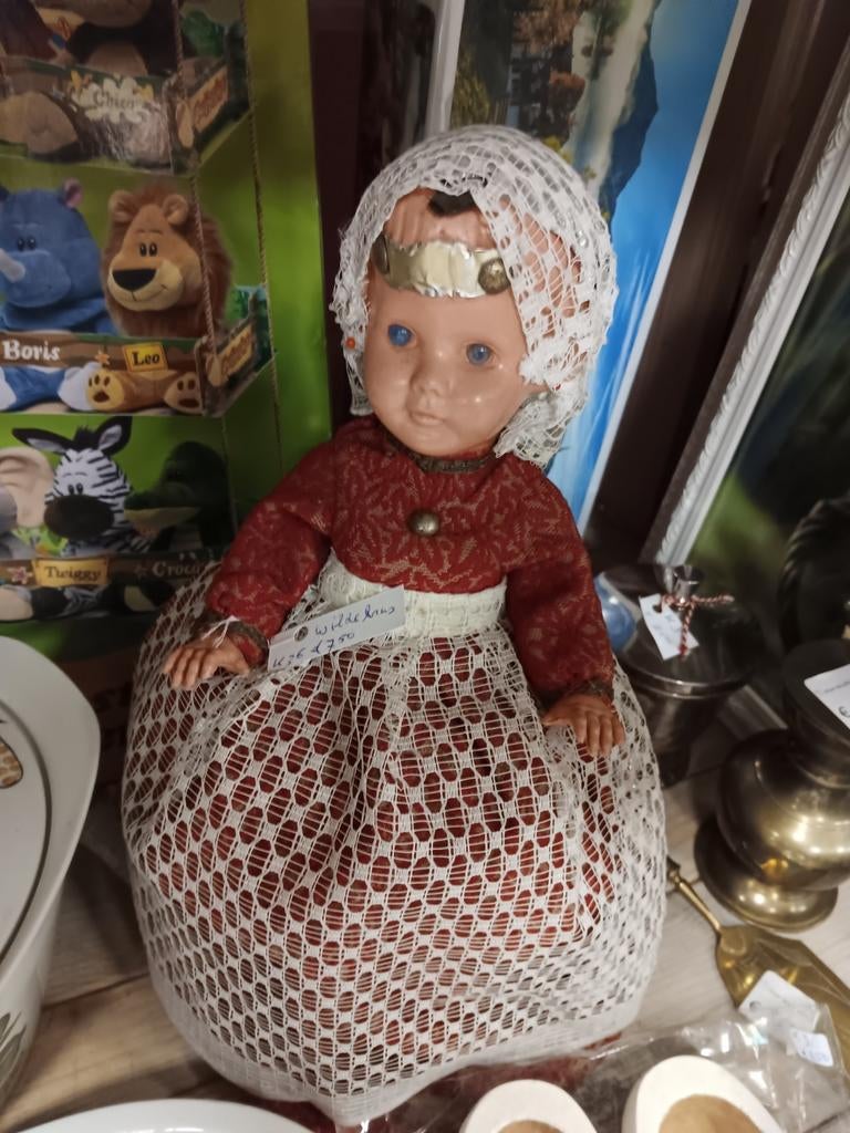 Vintage pop in traditionele klederdracht, Antiek en Kunst, Ophalen of Verzenden