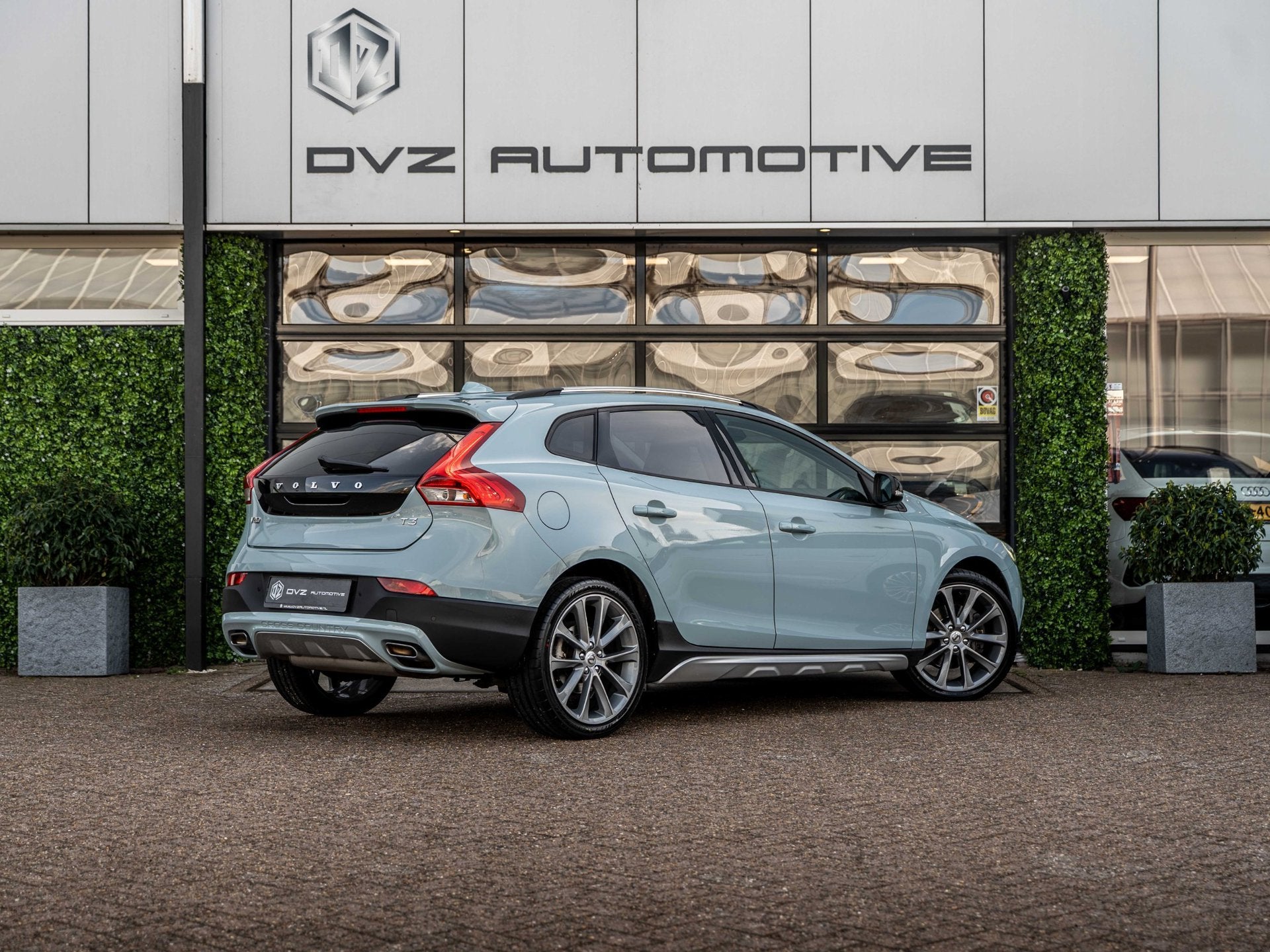 Volvo V40 Cross Country 1.5 T3 Aut. Momentum | Blis | 18" LM, Stof, 4 cilinders, Blauw, Origineel Nederlands