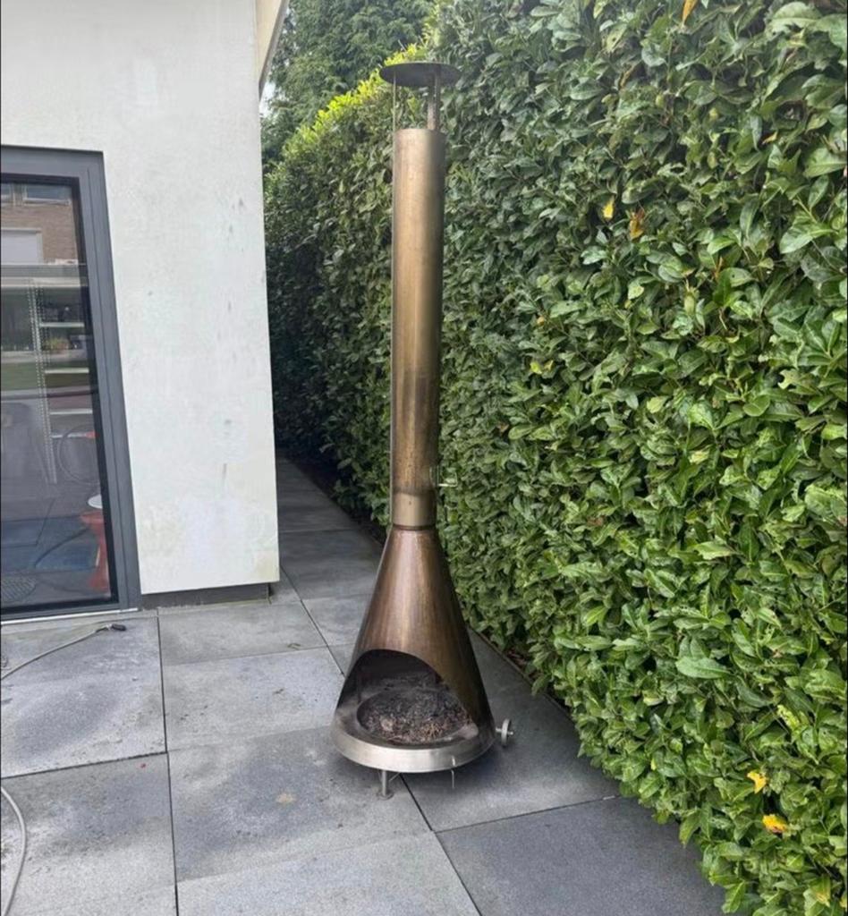RVS Tuinhaard met BBQ Rooster en Wieltjes - Duurzaam!, Ophalen, Zo goed als nieuw