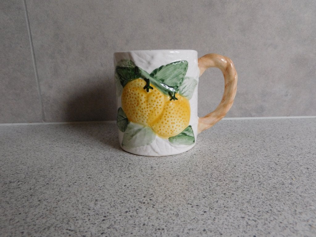 Mok 9x7,5 cm. Citroen Majolica of Barbotine, Ophalen of Verzenden