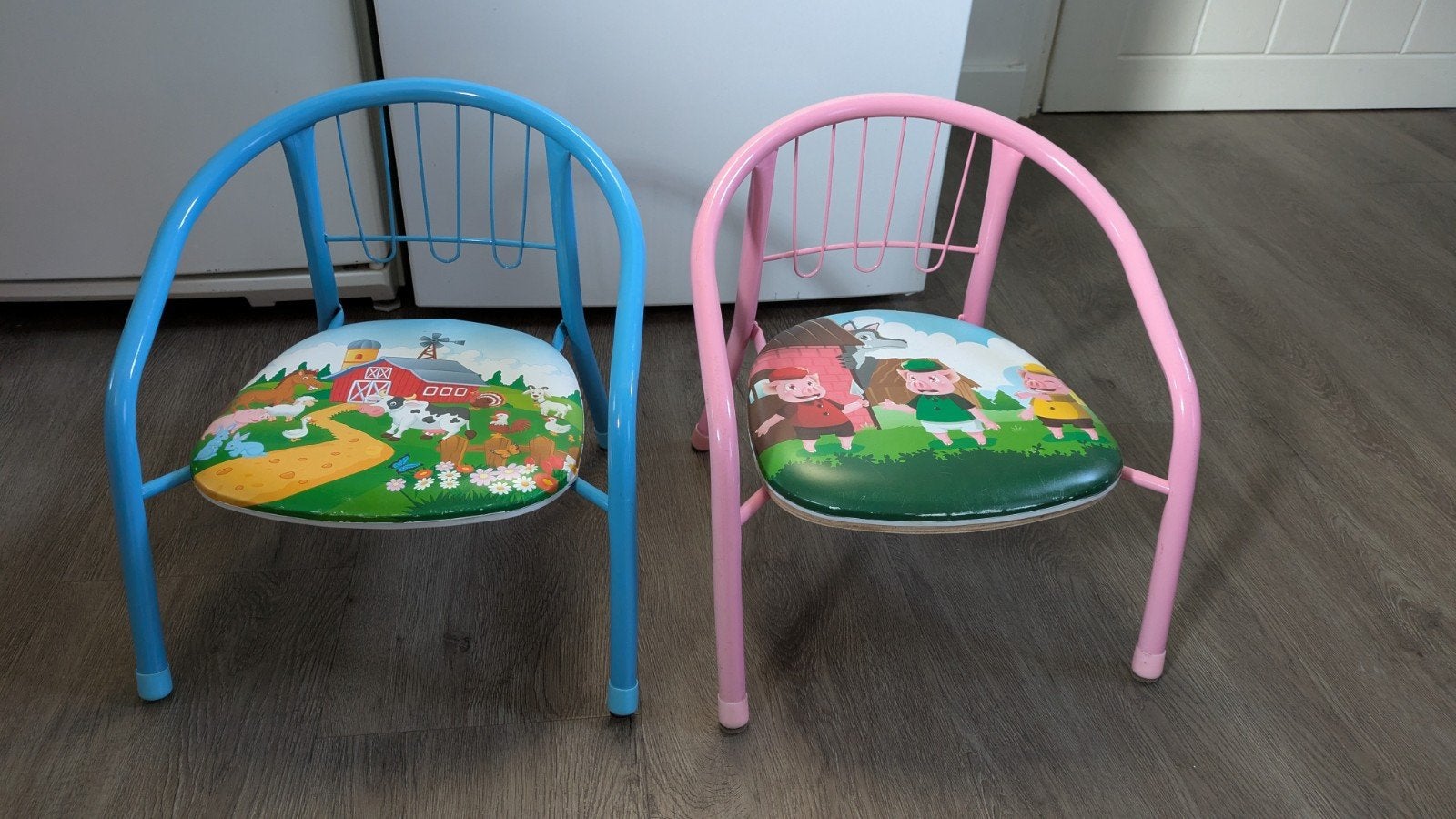 2 Kinderstoeltjes: Boerderij & Drie Biggetjes, Ophalen, Gebruikt, Stoel(en)
