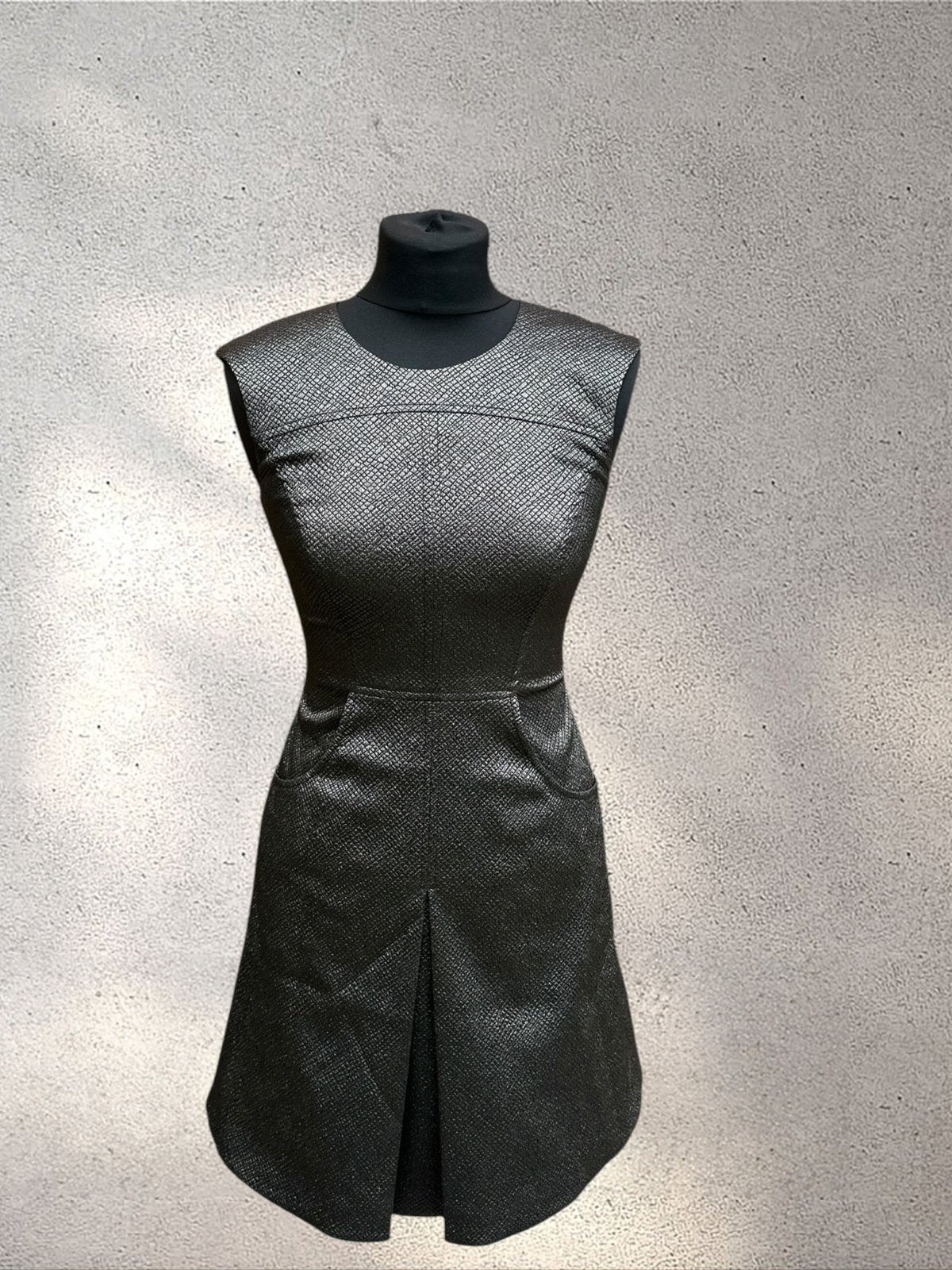 Karen Millen Black Metallic Structured Mini Dress EU 34, Kleding | Dames, Jassen | Winter, Ophalen of Verzenden, Zo goed als nieuw