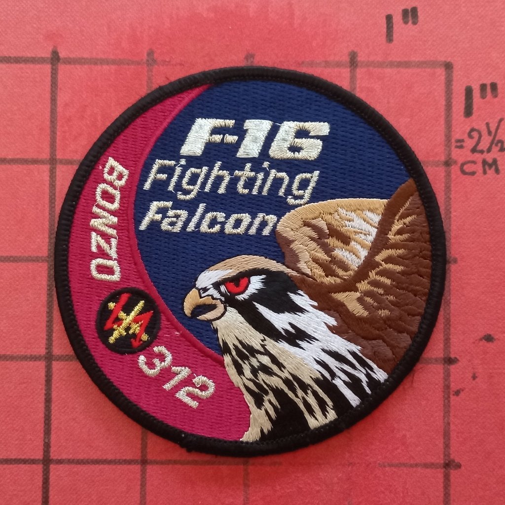 KLU LUCHTMACHT PATCH BONZO 312 SQUADRON F-16 SWIRL ZILVER., Verzenden, Luchtmacht, Nederland, Embleem of Badge
