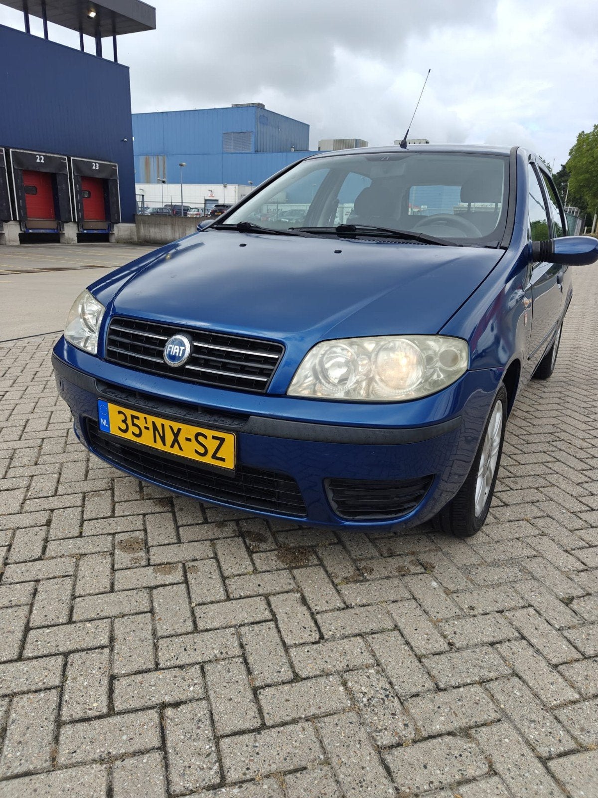 Fiat Punto 1.2 5DR AUT 2004 Blauw, Auto's, 4 cilinders, Origineel Nederlands, Particulier, 1000 kg