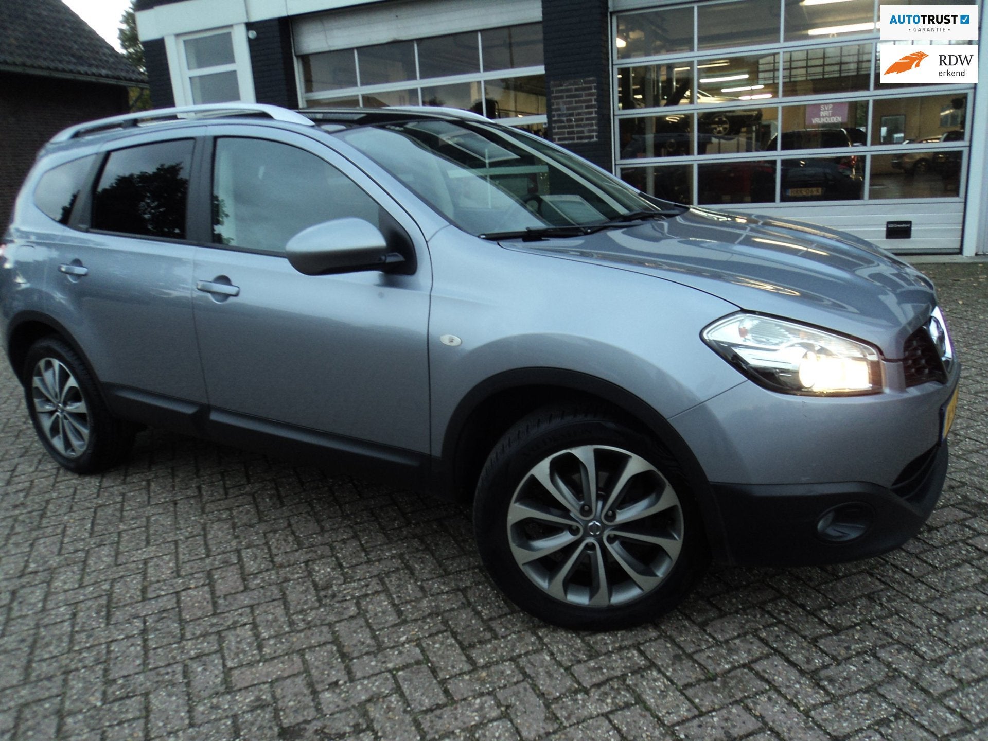 Nissan Qashqai +2 1.6 Visia Cruise Camera Pano, Auto's, Voorwielaandrijving, Euro 5, Gebruikt, Zwart