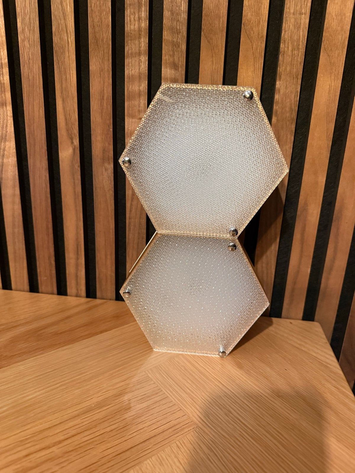 Moderne Hexagon Wandlamp - Goudkleurig Metaal, Ophalen, Indirect licht, Overige fittingen, Zo goed als nieuw