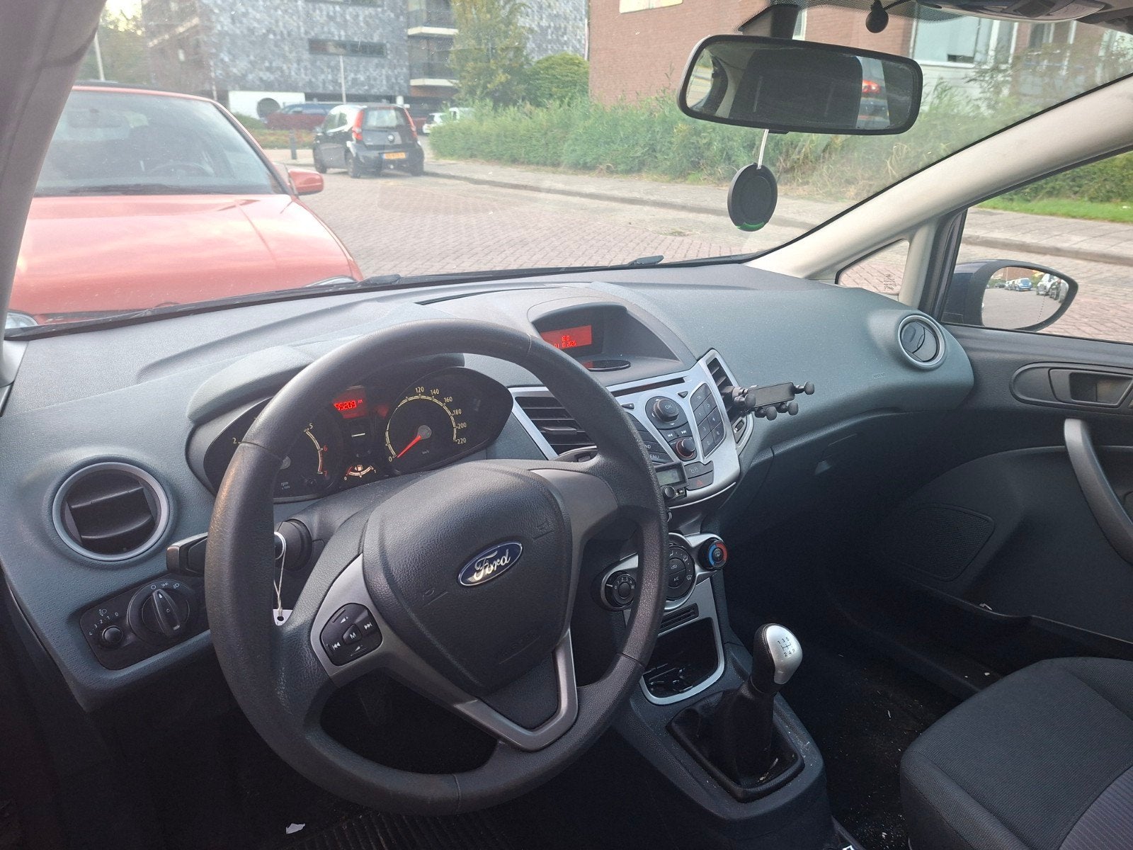 Foto 9 van Ford Fiësta 1.25 44KW 3DR 2010 Blauw