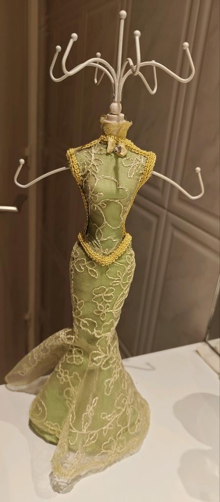 Sieraden hanger in de vorm van een vrouw, Ophalen of Verzenden, Gebruikt