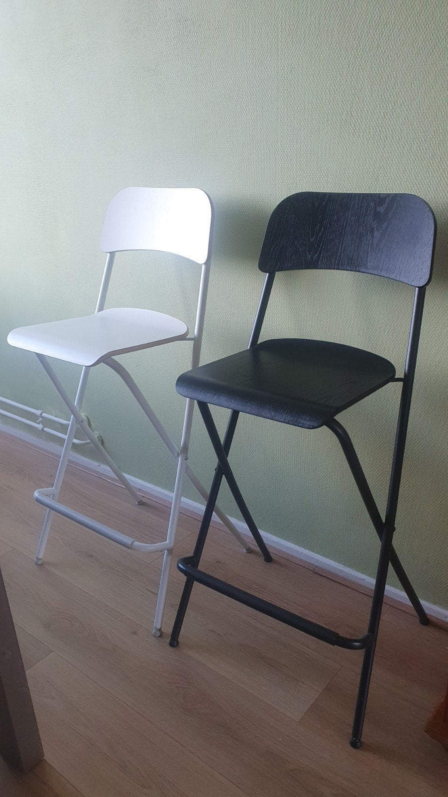 4 IKEA Franklin barkrukken - zwart en wit, inklapbaar, Ophalen, Gebruikt, Met voetsteun, 60 tot 90 cm