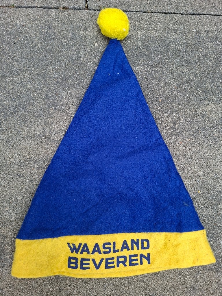 Muts Waasland Beveren, Ophalen of Verzenden, Gebruikt, Buitenlandse clubs, Pet of Muts