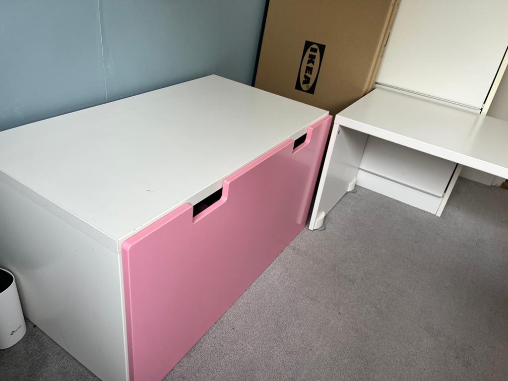 IKEA SMÅSTAD Set: Speelgoedkist - lade + losse Bank (Bureau), Ophalen, Zo goed als nieuw, Kast