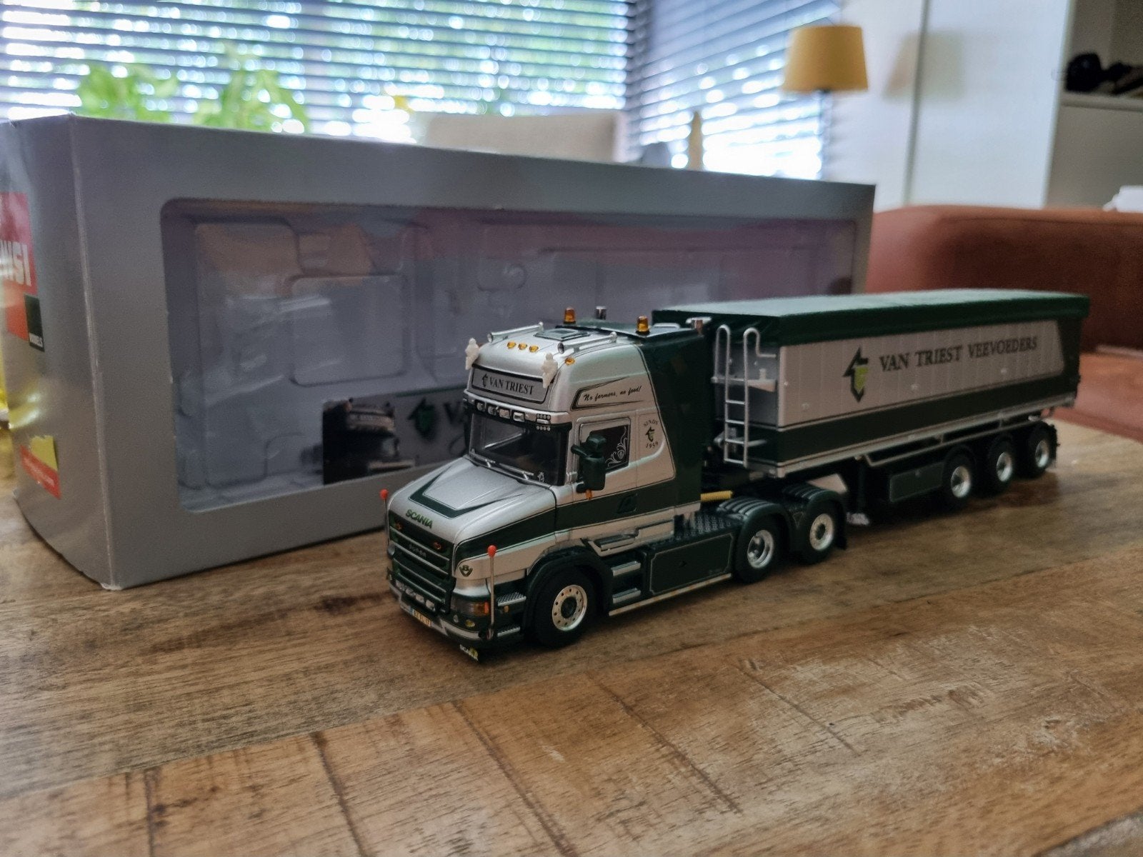 Wsi van Triest Scania T500 torpedo (oude type) met kipper.
W, Ophalen of Verzenden, Zo goed als nieuw, Bus of Vrachtwagen, Wsi