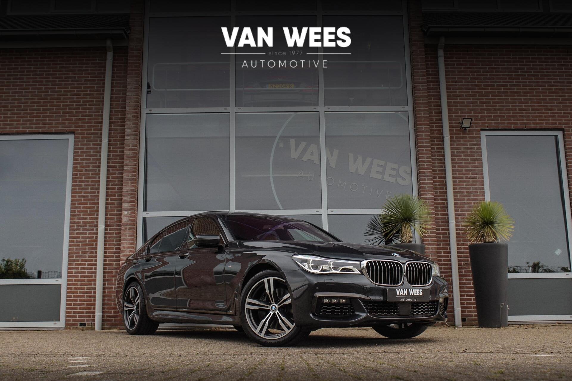BMW 7-serie 750i xDrive High Executive M-sport | Driving Ass, Auto's, Dealer onderhouden, 4395 cc, Leder, Vierwielaandrijving