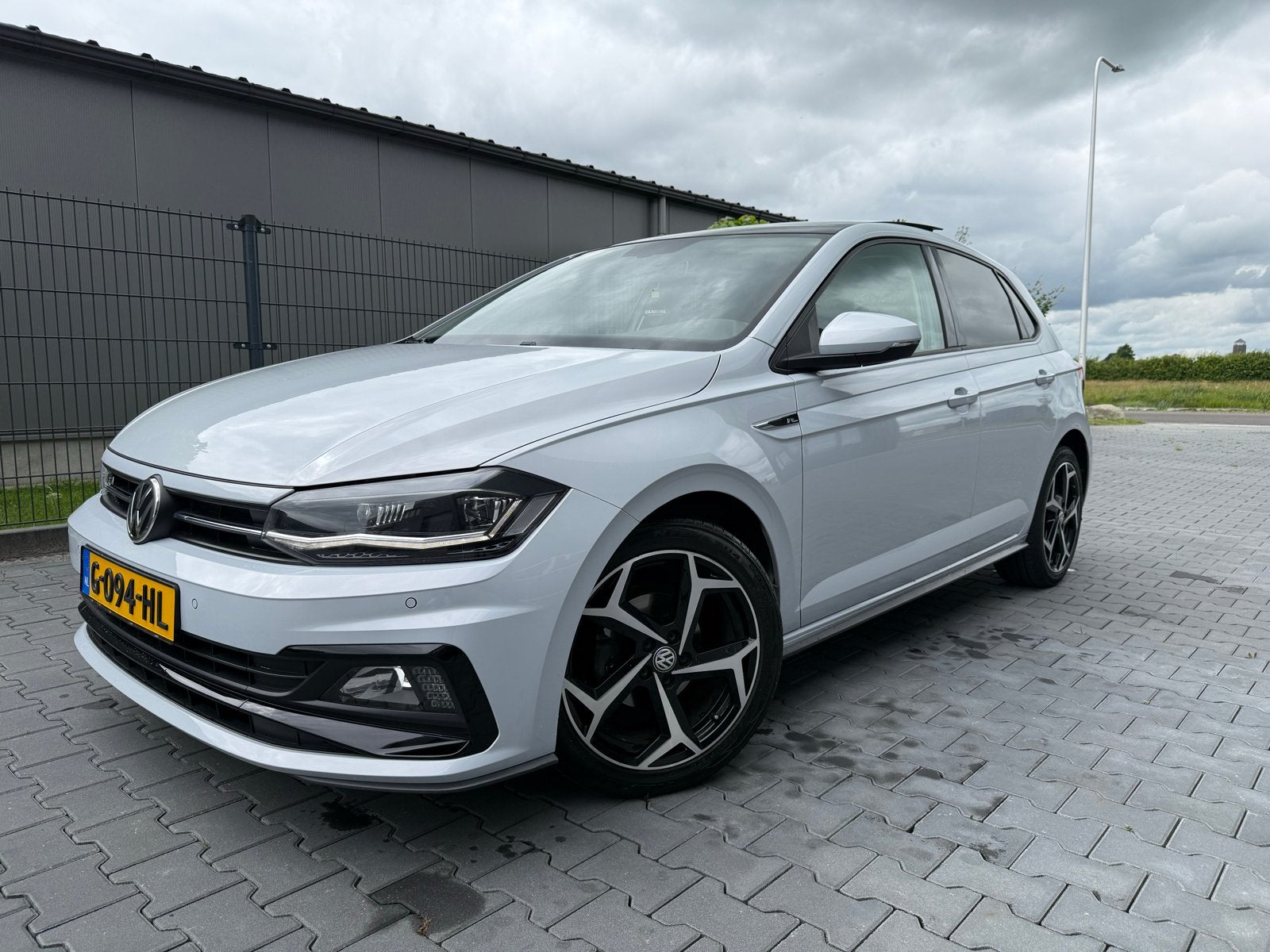 Volkswagen Polo 1.0 TSI R-Line Pano Virtual LED**, Voorwielaandrijving, 40 €/maand, Wit, Origineel Nederlands