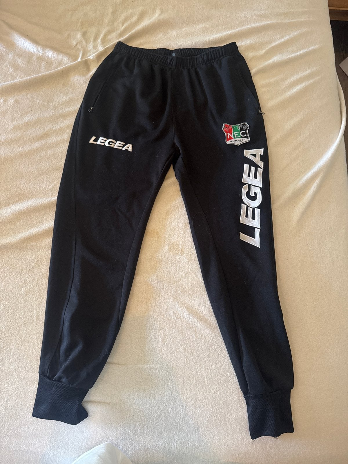 Legea NEC Nijmegen Trainingsbroek - Zwart maat S, Zwart, Overige maten, Ophalen of Verzenden, Voetbal