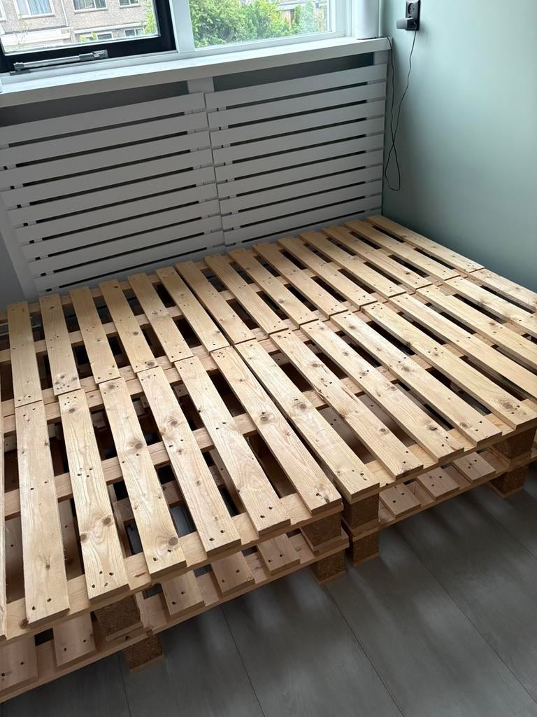 Bed van pallets, Ophalen, Tweepersoons, 140 cm, Zo goed als nieuw