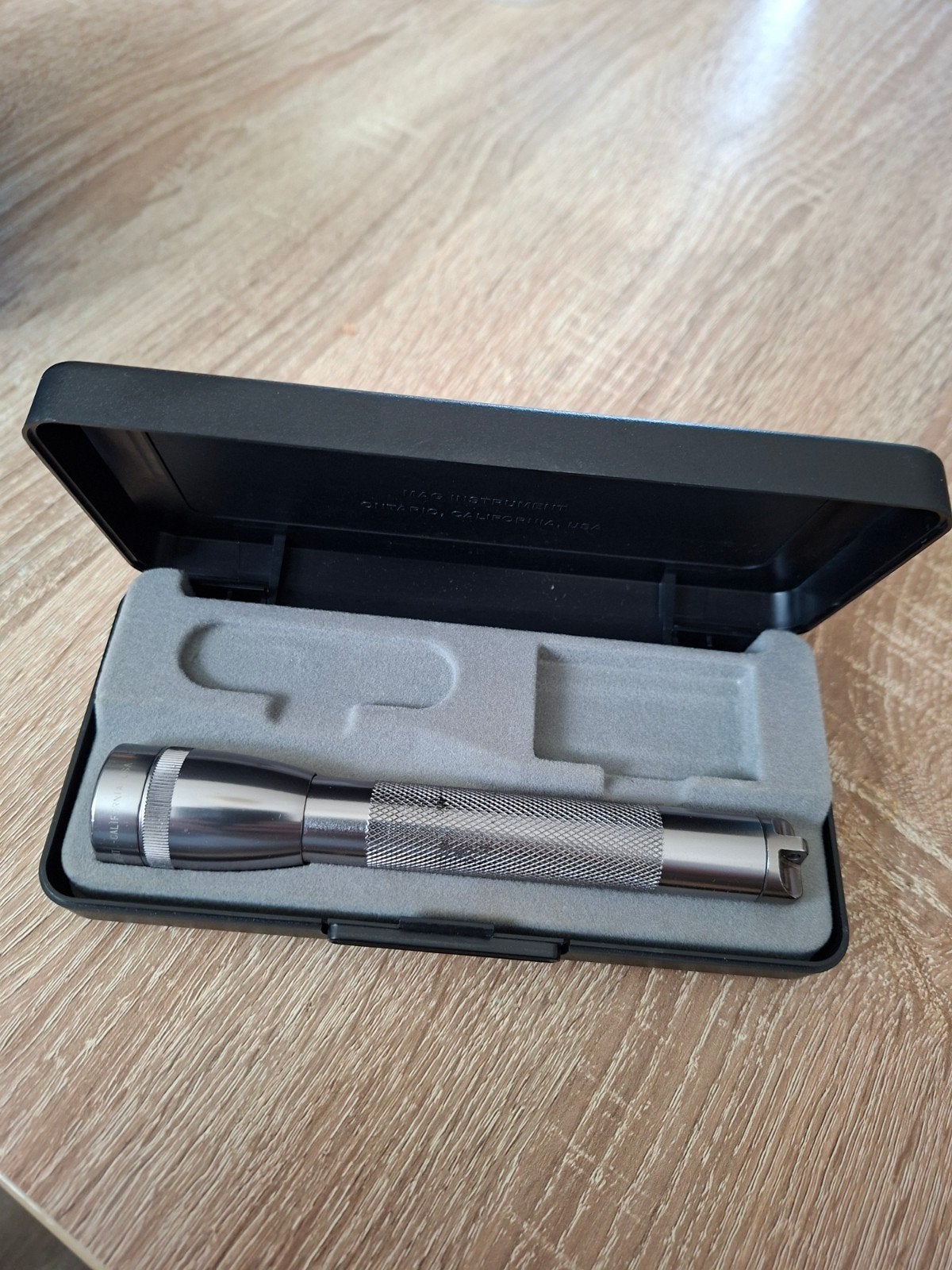 Mini Maglite AA Grijs | Origineel met etui (2), Ophalen of Verzenden, Gebruikt, Batterij