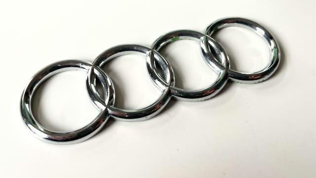 AUDI ringen  letters embleem  13,5  cm, Verzamelen, Ophalen of Verzenden, Gebruikt, Auto's