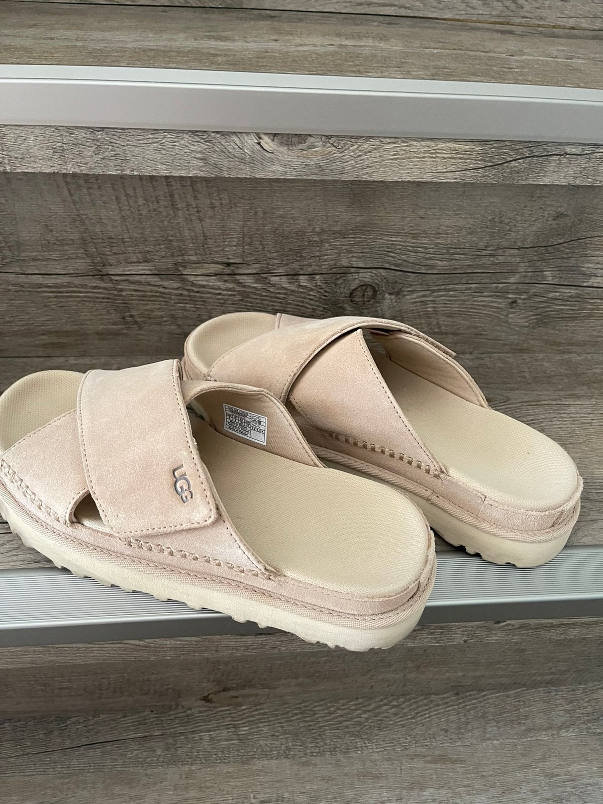 UGG slipper mat 39, Ophalen of Verzenden, Zo goed als nieuw, Zwart