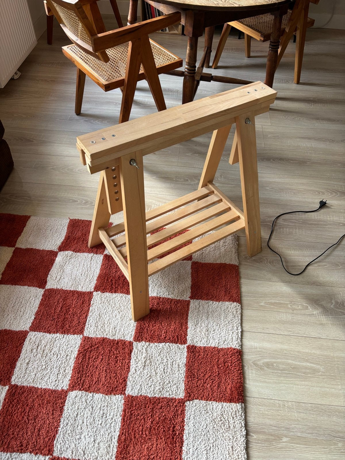 Verstelbare houten bureau/tafelblad steun - 44x70x70cm, Ophalen, Gebruikt, Hout, In hoogte verstelbaar