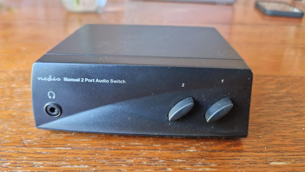 Nedis Handmatige 2-Poorts Audio Switch met RCA en Jack, Ophalen of Verzenden, Zo goed als nieuw