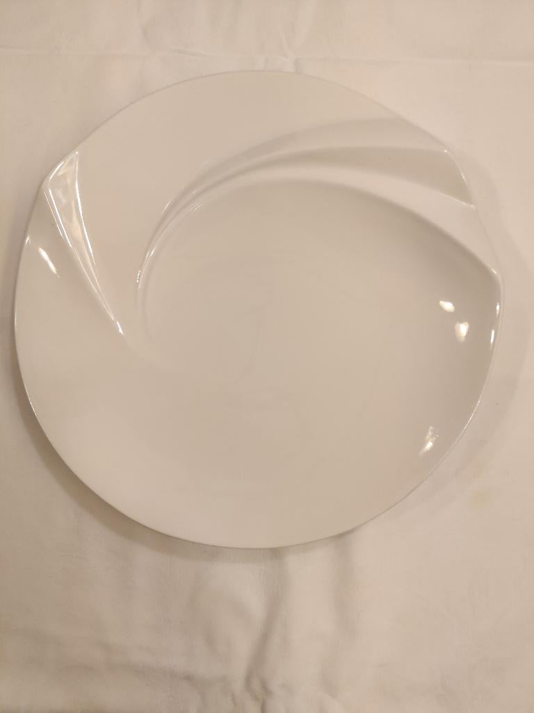 JHM Ceramica, 8 grote witte borden, creatief model, Ophalen of Verzenden, Zo goed als nieuw, Bord(en), Overige stijlen