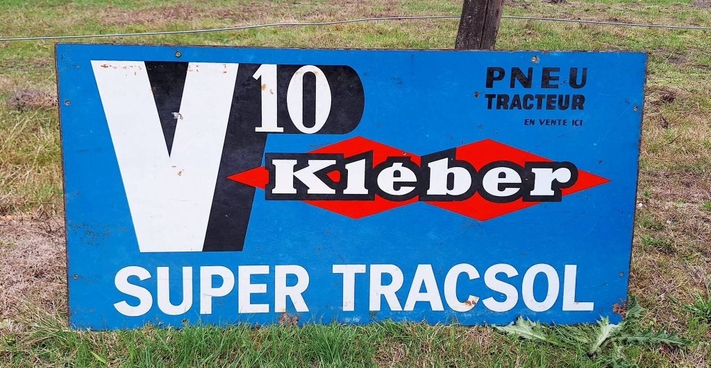 Dubbelzijdig geëmailleerd reclamebord Kléber tractorbanden., Verzamelen, Merken en Reclamevoorwerpen, Reclamebord, Gebruikt, .