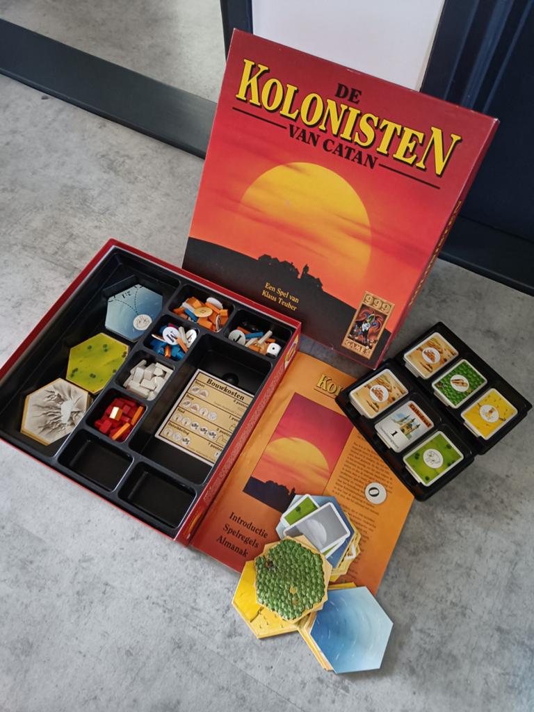De Kolonisten van Catan - Klassiek bordspel, Hobby en Vrije tijd, Gezelschapsspellen | Bordspellen, Drie of vier spelers, Ophalen of Verzenden