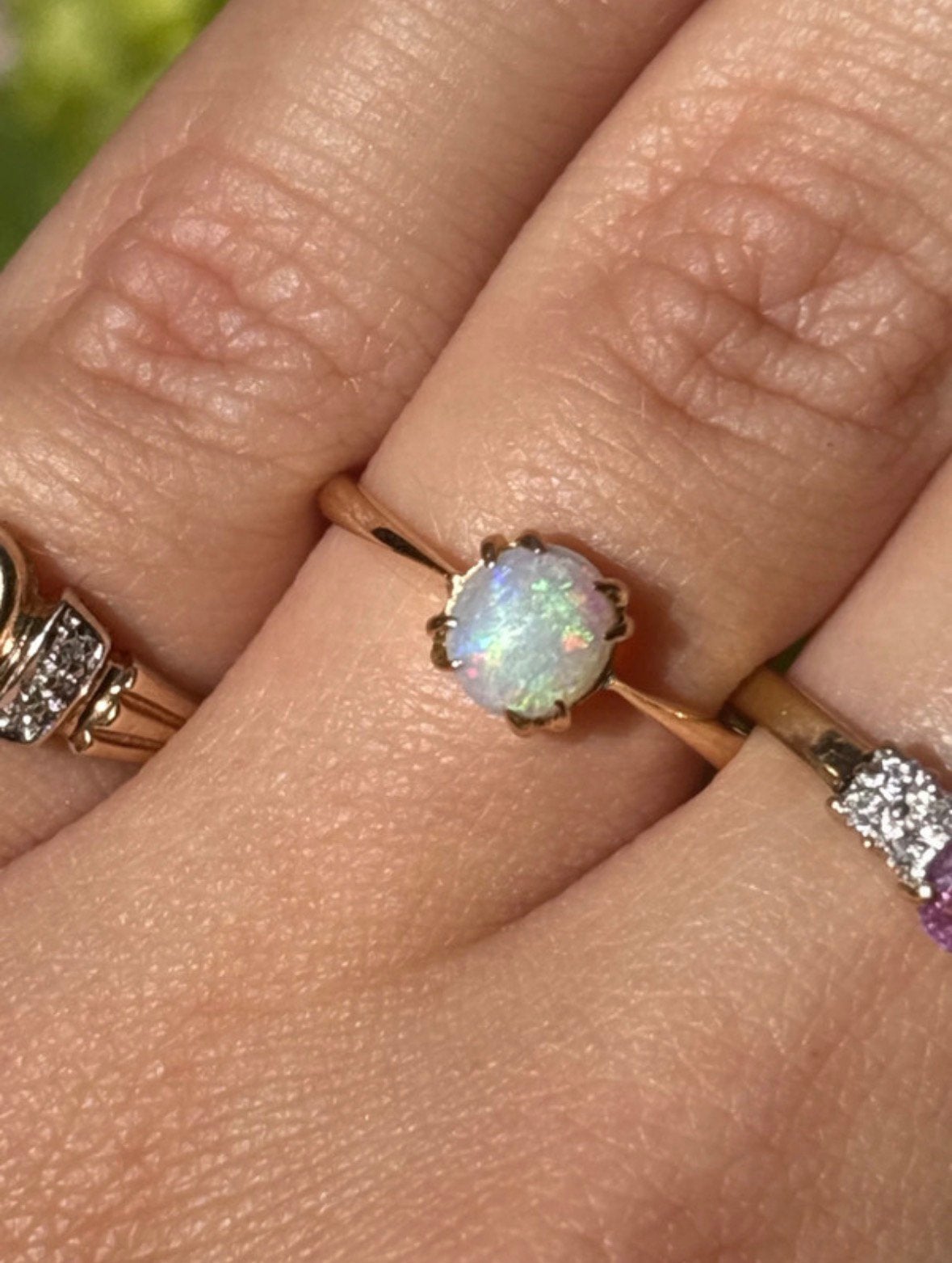 9 karaat geelgouden ring met opaal, Sieraden, Tassen en Uiterlijk, Verzenden, Zo goed als nieuw, 17 tot 18, Met edelsteen