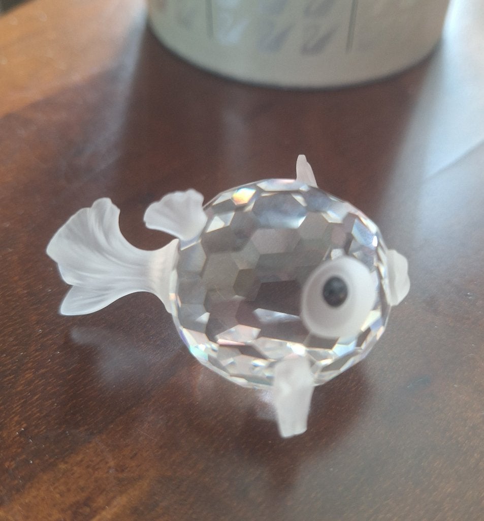In goede staat: Swarovski Kristal - Kogelvis klein (012724), Verzamelen, Swarovski, Ophalen of Verzenden, Zo goed als nieuw, Figuurtje