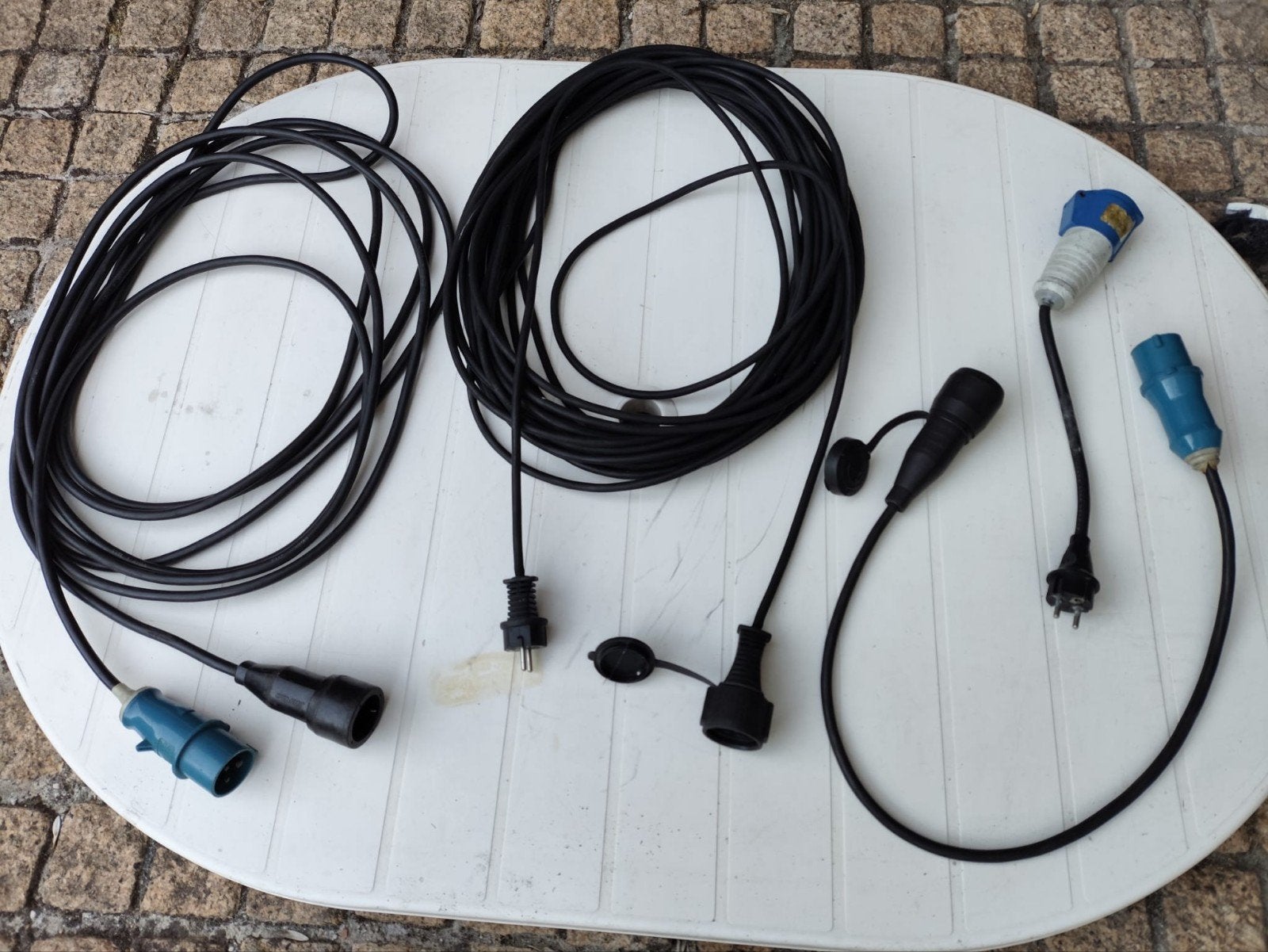Caravan stroomkabel en adapters, Ophalen, Gebruikt