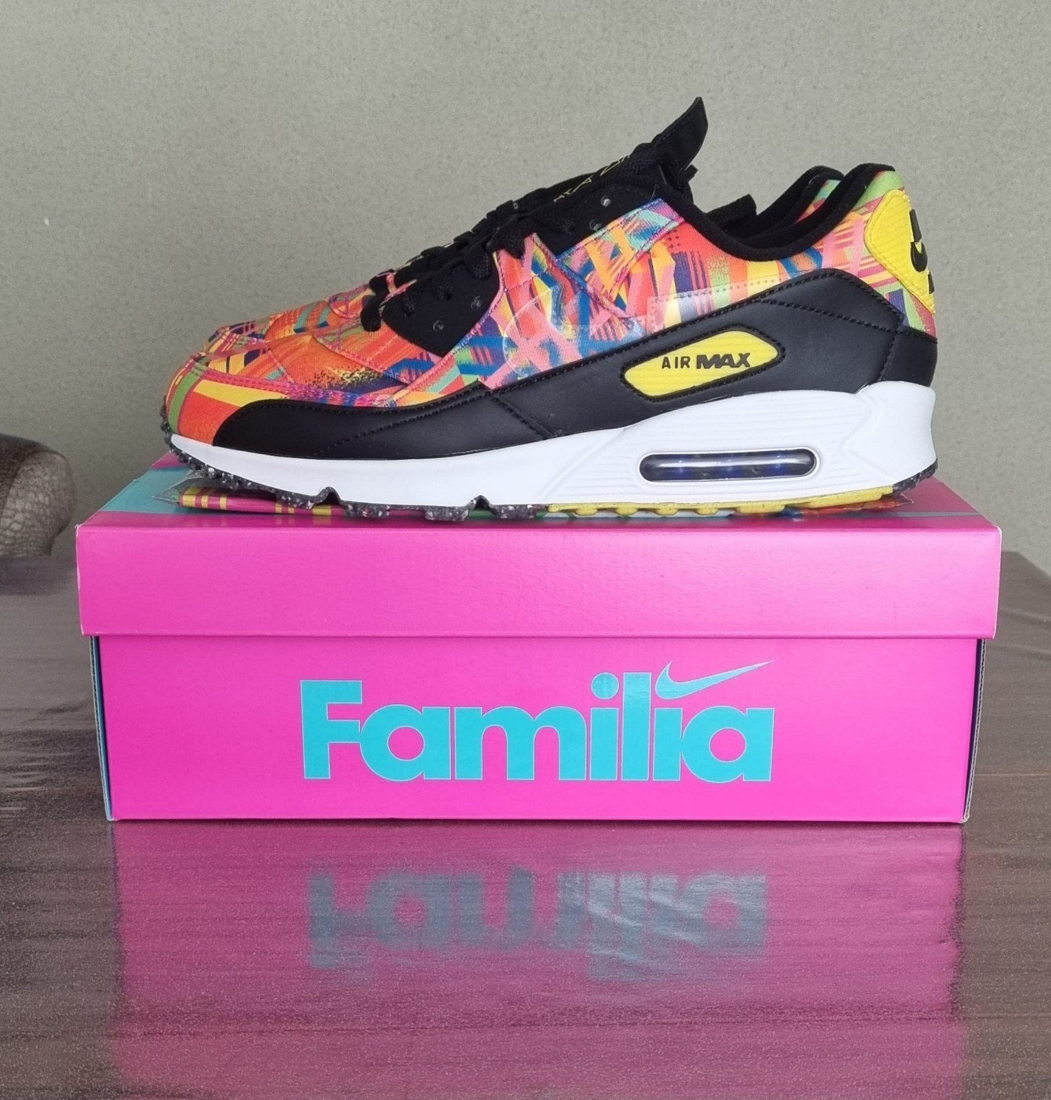 Nike air max 90 latino familia te koop. Nieuw, Ophalen of Verzenden, Zo goed als nieuw, Overige kleuren