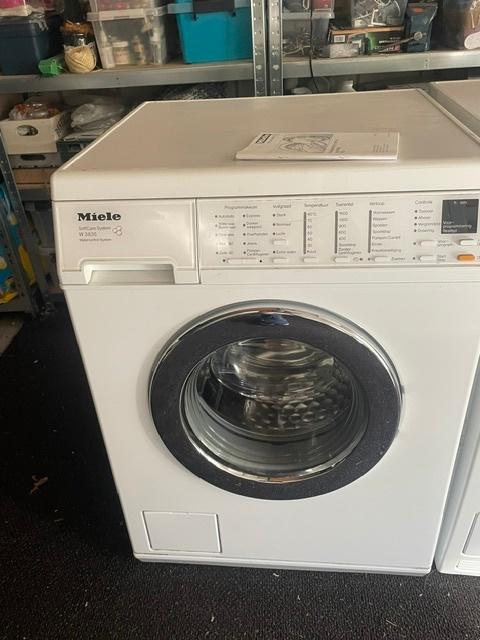 miele wasmachine, Ophalen, 1200 tot 1600 toeren, 85 tot 90 cm