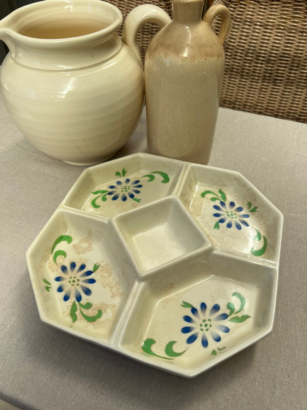 Brocante oude serveerschaal bloemetjes faiencerie de wasmuel, Antiek en Kunst, Antiek | Servies los, Ophalen