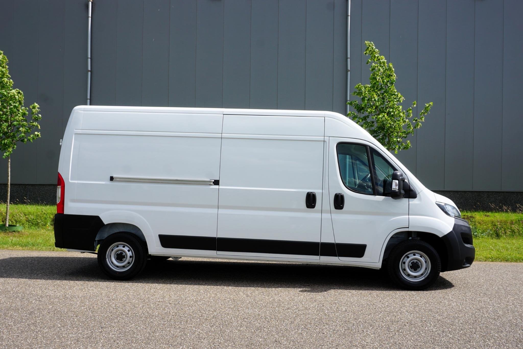Fiat Ducato 35 2.2 MultiJet L3H2 140 pk |Camera |Cruise |Nav, Voorwielaandrijving, Stof, Gebruikt, Euro 6