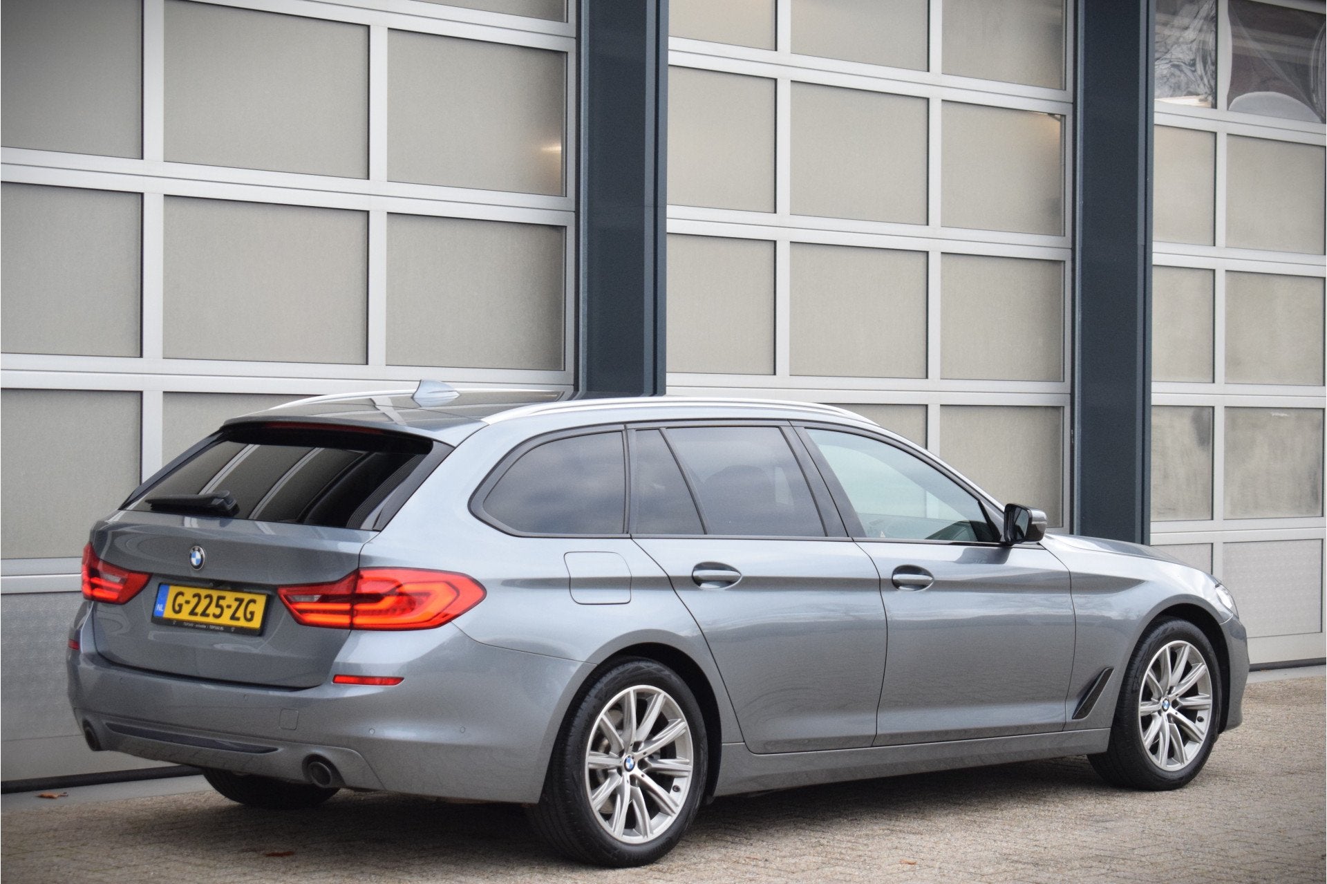 Foto 18 van BMW 5 Serie Touring 520i High Executive Edition | Sportline