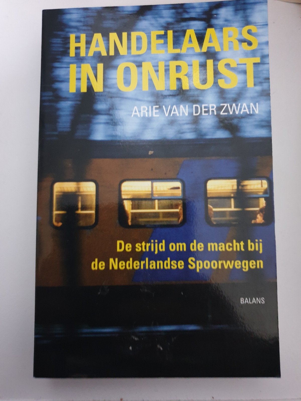 Handelaars in Onrust - Arie van der Zwan, Ophalen of Verzenden, Gelezen