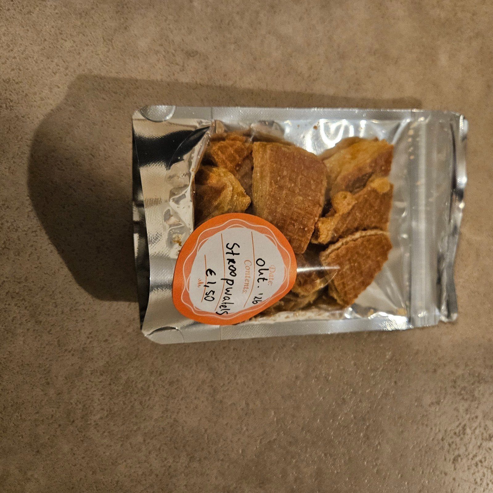 vries gedroogde stroopwafels, Ophalen