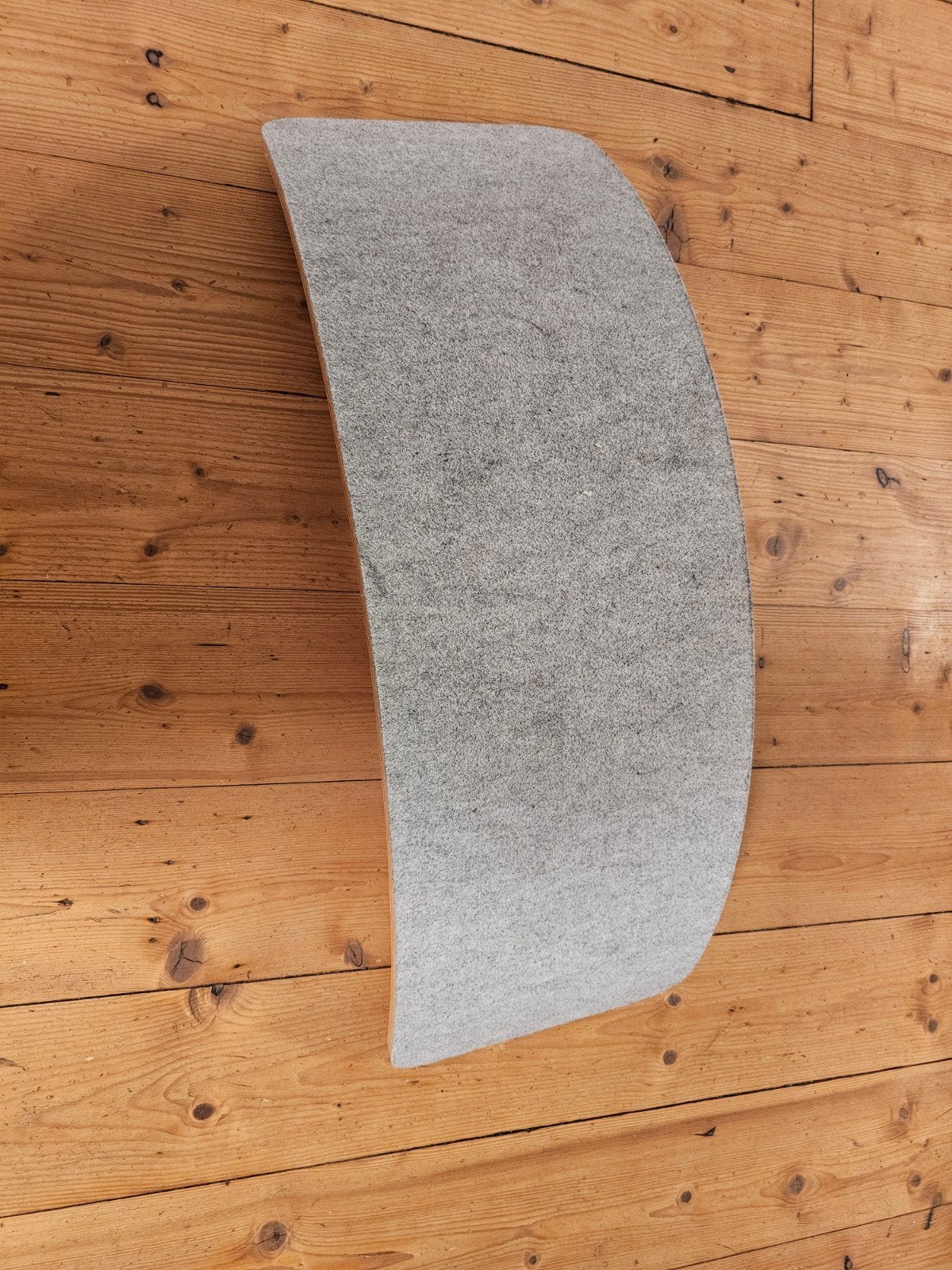 Foto 3 van Wobbel board met grijs vilt