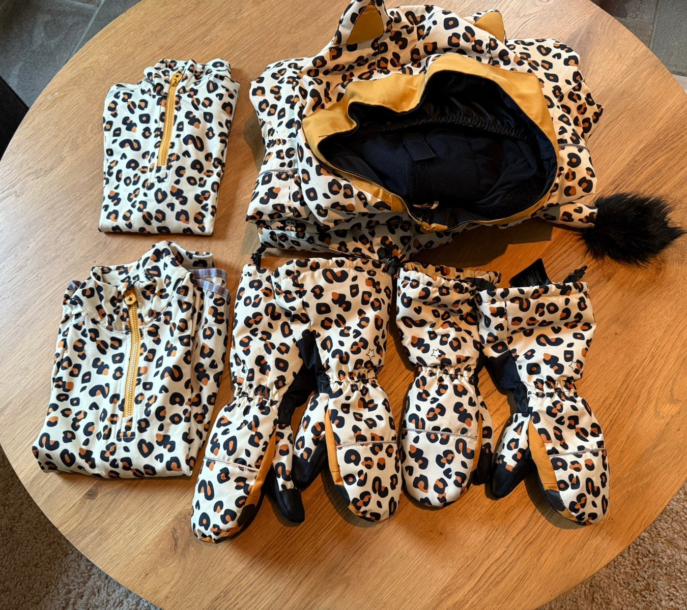 WeeDo cheetah pakket 2-4 jaar (snowsuit valt ruim)., Ophalen of Verzenden, Zo goed als nieuw, Jongen of Meisje