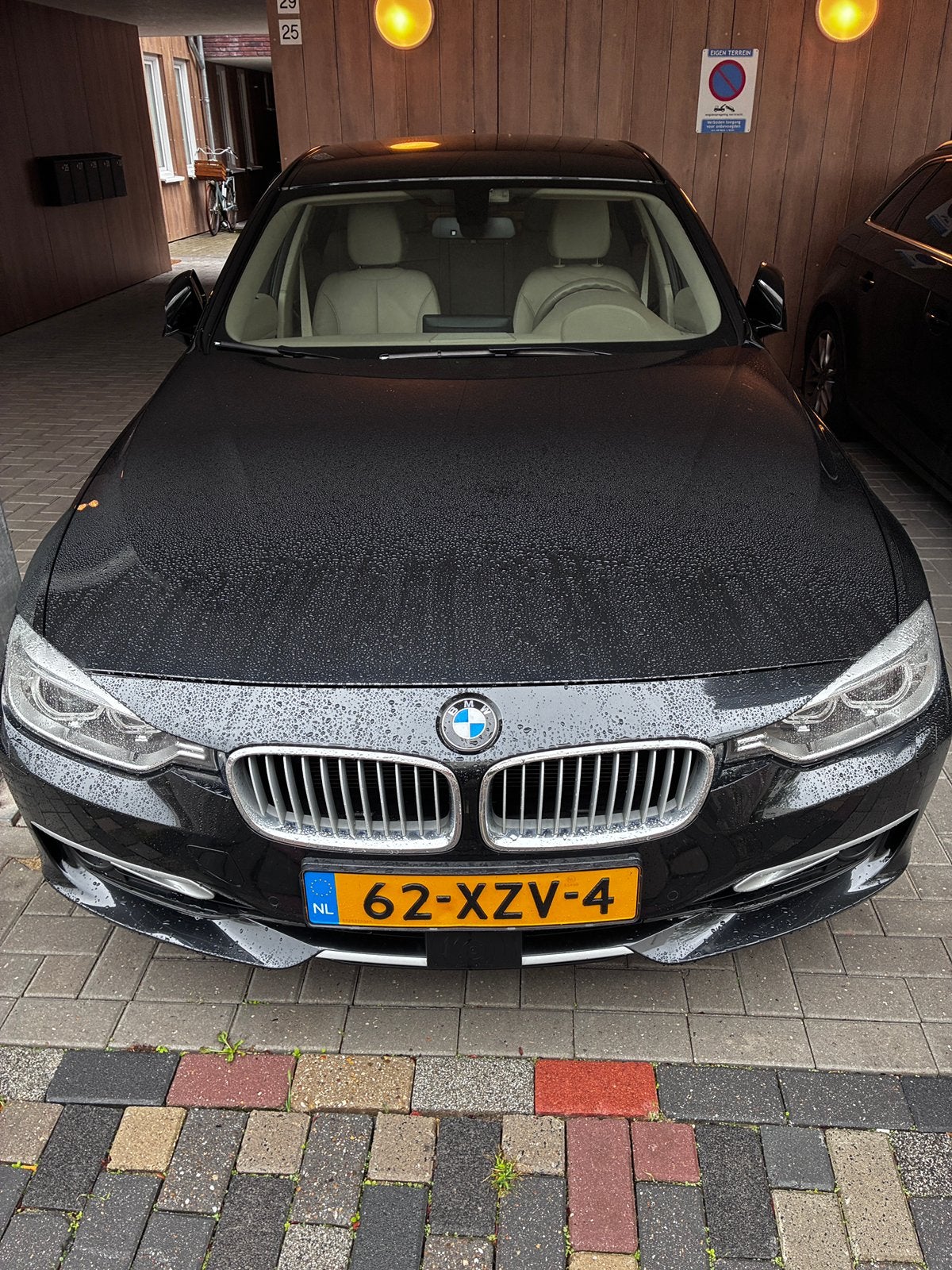 BMW 320 135KW Aut8 (f30) 2012 Zwart, Achterwielaandrijving, 4 cilinders, Zwart, Origineel Nederlands